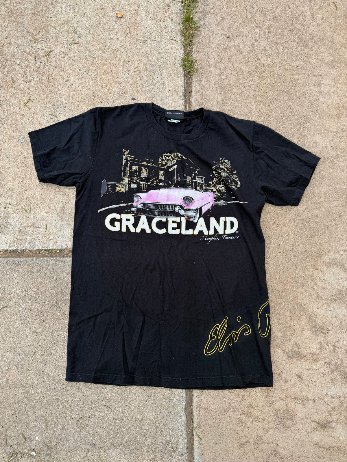 Graceland Elvis Pink Cadillac tee size M/L